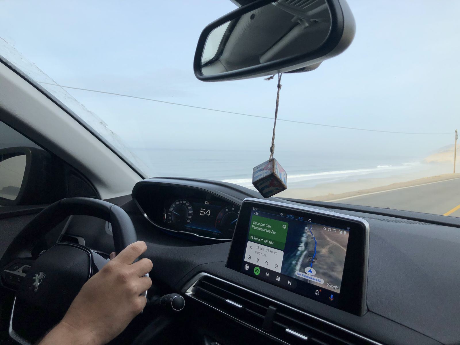 泛美公路南线,1月27日,清晨:Willy 开车,向北行驶。